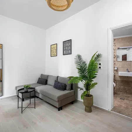 Elpidas Apartment *
